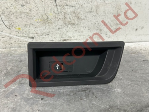 BMW 3 SERIES 330E F30 2015-2019 USB PORT & TRIM FRONT